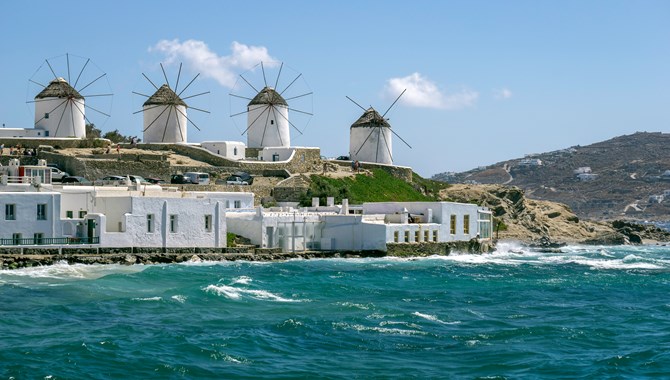 Meltemi Sailing in Cyclades