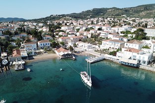 skippered yacht charter greece