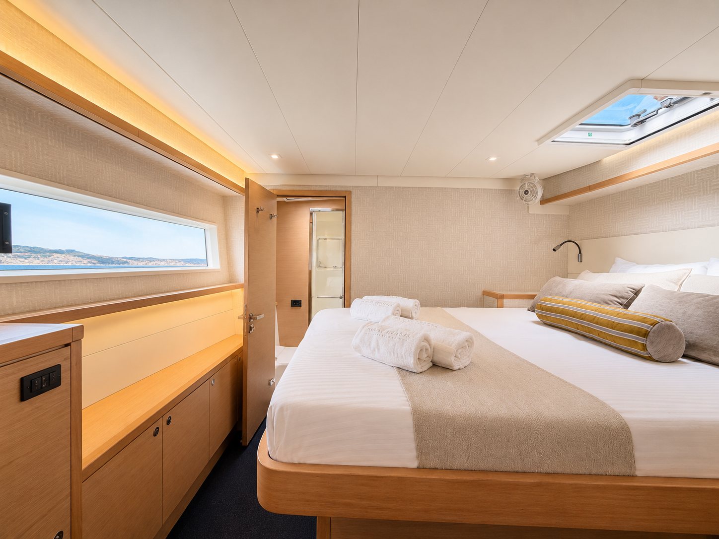 port fwd cabin Royal Hearts.jpg
