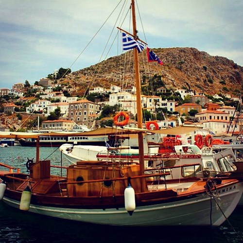traditional wooden boat poros
