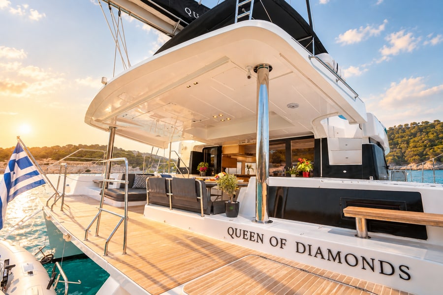 Queen of Diamonds - 52 ft crewed catamaran